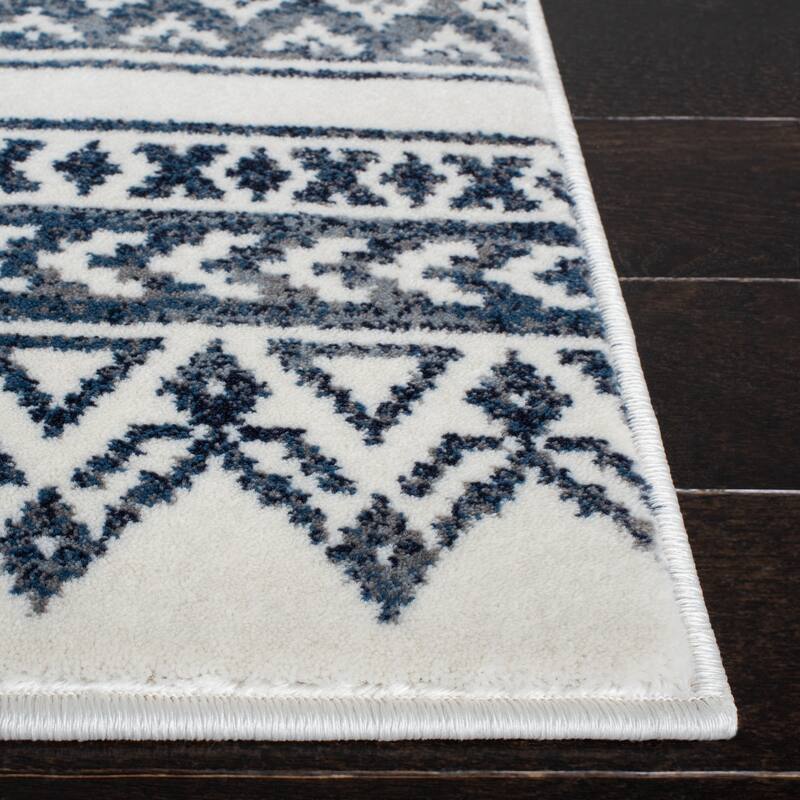 SAFAVIEH Carnegie Kjersti Moroccan Boho Rug