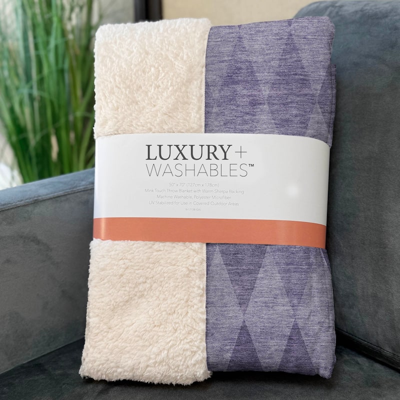 Premium Machine Washable Modern Argyle Sherpa Throw Blanket