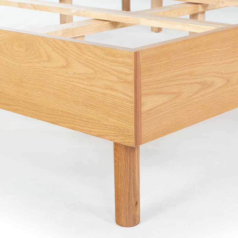 SAFAVIEH Couture Yohan Wood Frame Bed