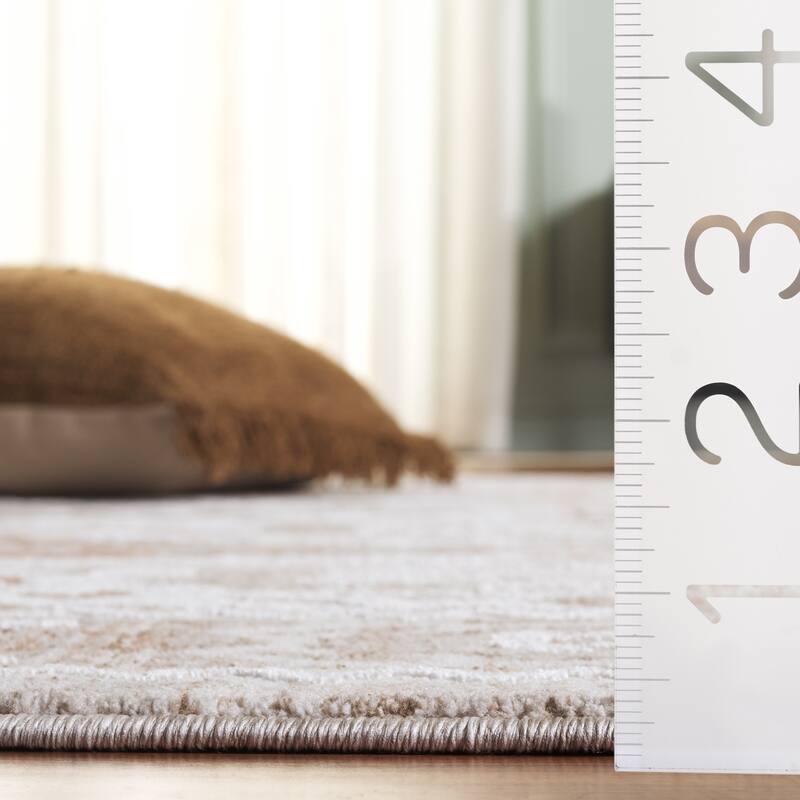 SAFAVIEH Kendal Magdolna Traditional Rug
