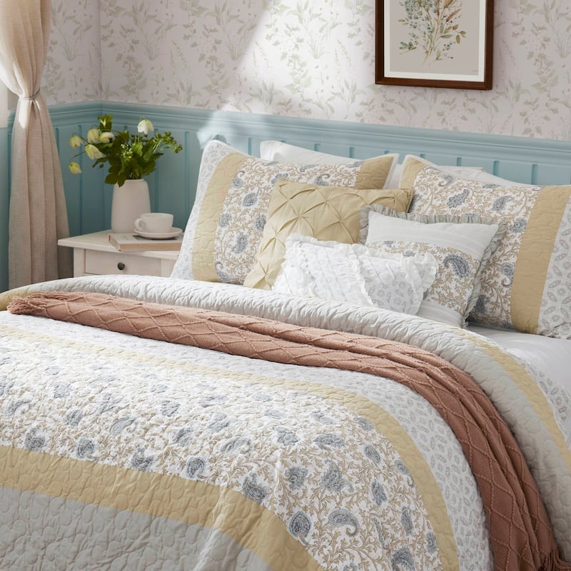 Madison Park Vanessa 6 Piece Cotton Percale Quilt Set with Throw Pillows