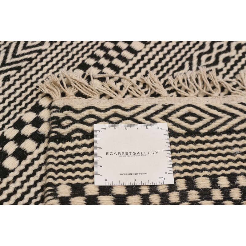 Nevada Black, Cream Kilim 5'0" x 8'0" - 5'0 x 8'0