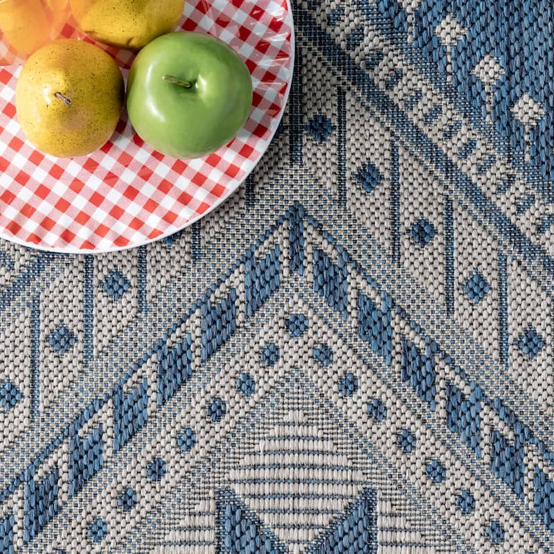 Nuloom Landry Aztec Indoor/Outdoor Area Rug