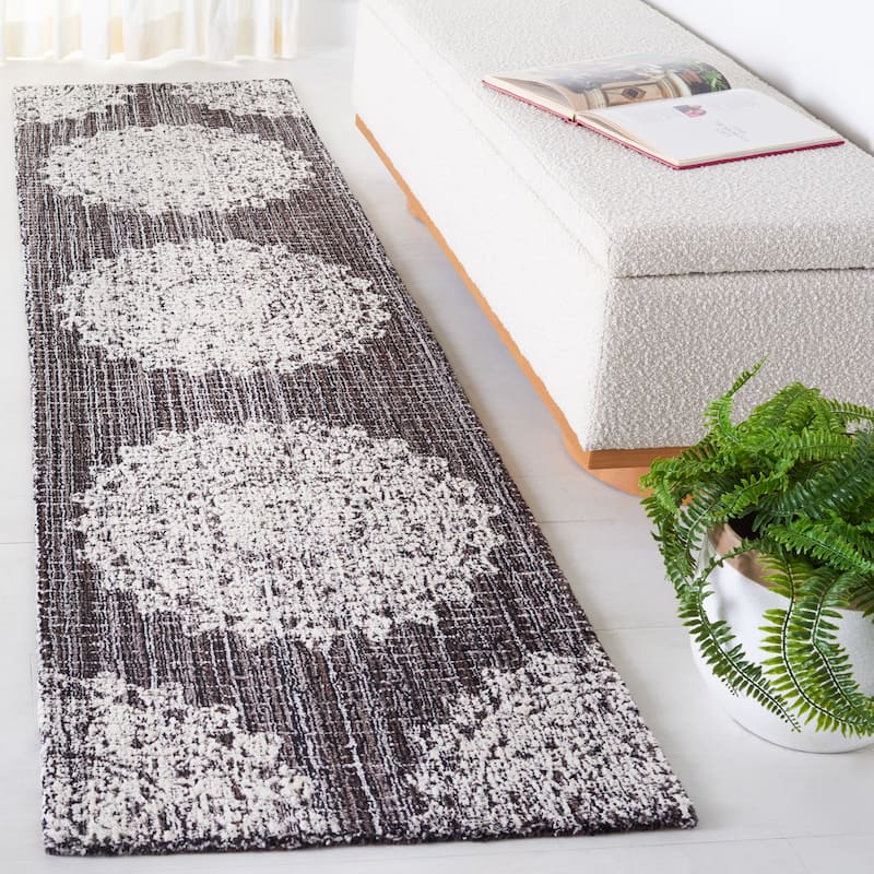 SAFAVIEH Handmade Ebony Satoko Medallion Wool Rug