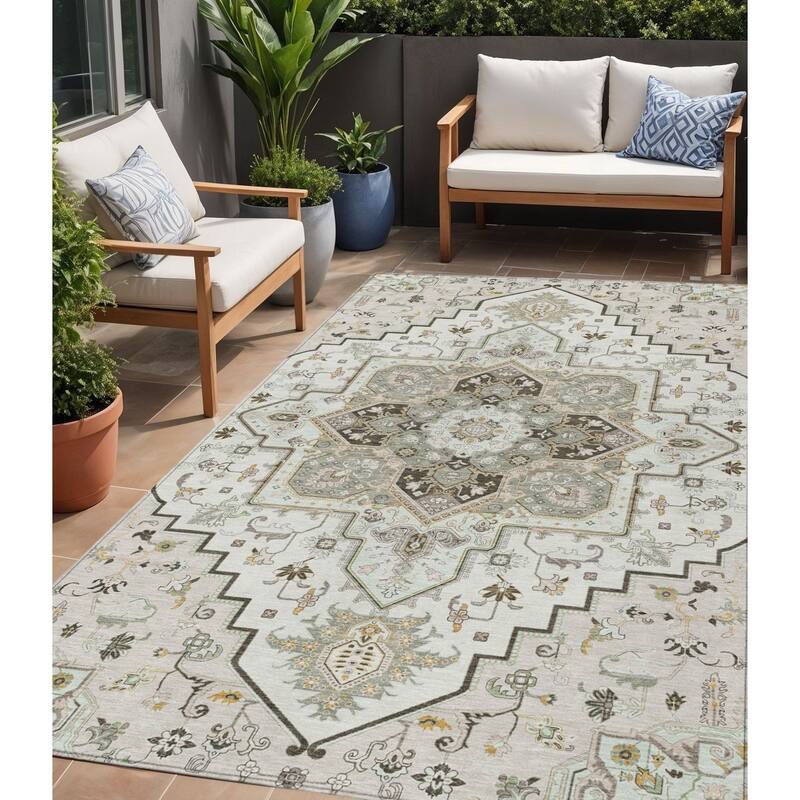 HomeRoots Oriental Traditional Rectangle Outdoor Rug - 5' X 8'