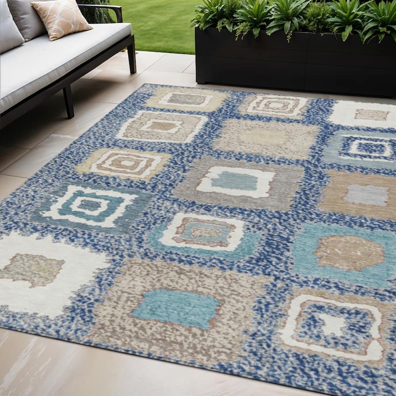 HomeRoots Geometric Transitional Rectangle Outdoor Rug - 5' X 8'