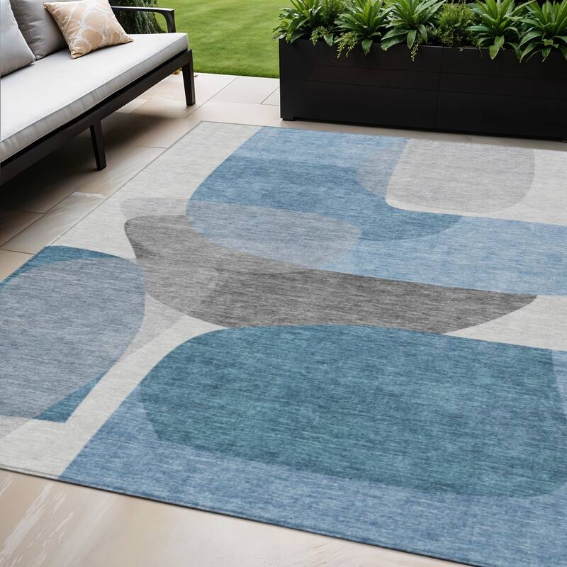 HomeRoots Abstract Transitional Rectangle Outdoor Rug - 5' X 8'