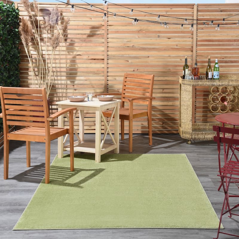 Nourison Essentials Solid Contemporary Indoor/Outdoor Area Rug - 6' x 9' - Green