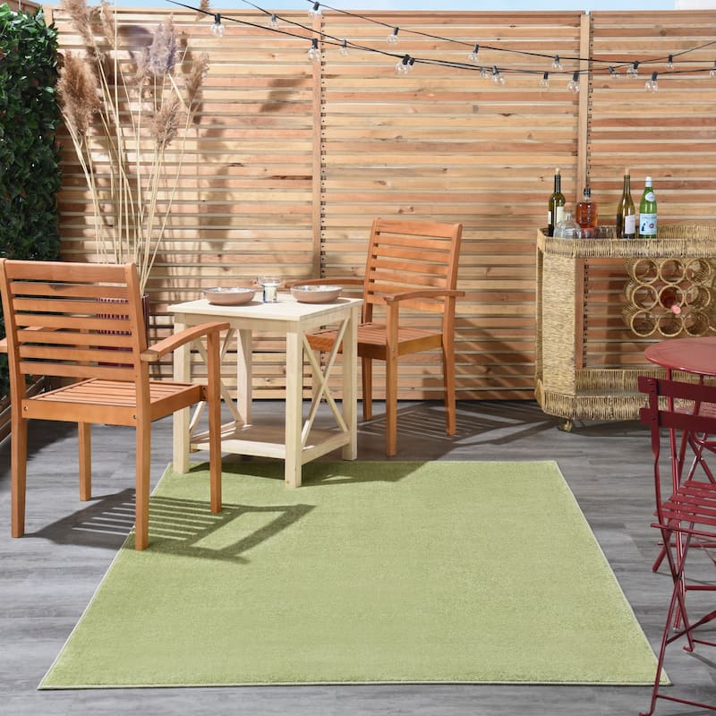 Nourison Essentials Solid Contemporary Indoor/Outdoor Area Rug - 5' x 7' - Green