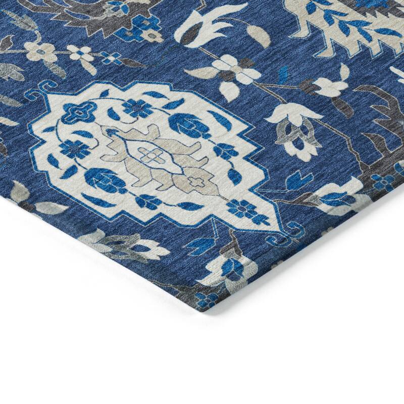 Machine Washable Indoor/ Outdoor Traditional Kashan Chantille Rug