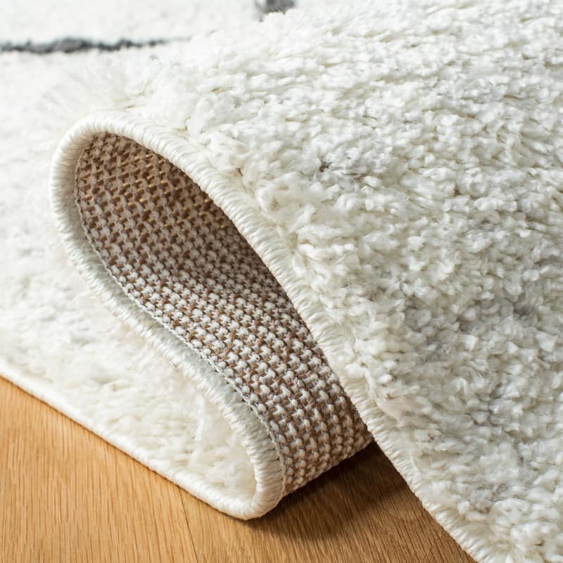 SAFAVIEH August Shag Aculina Trellis 1.26-inch Thick Rug