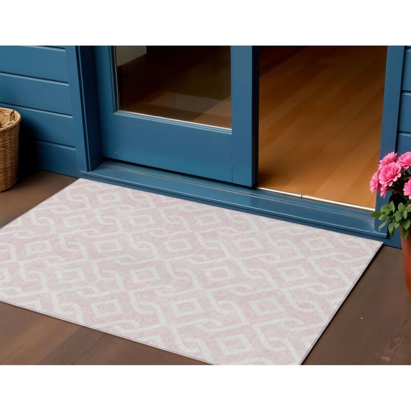 HomeRoots Geometric Transitional Rectangle Outdoor Rug - 3' x 5'