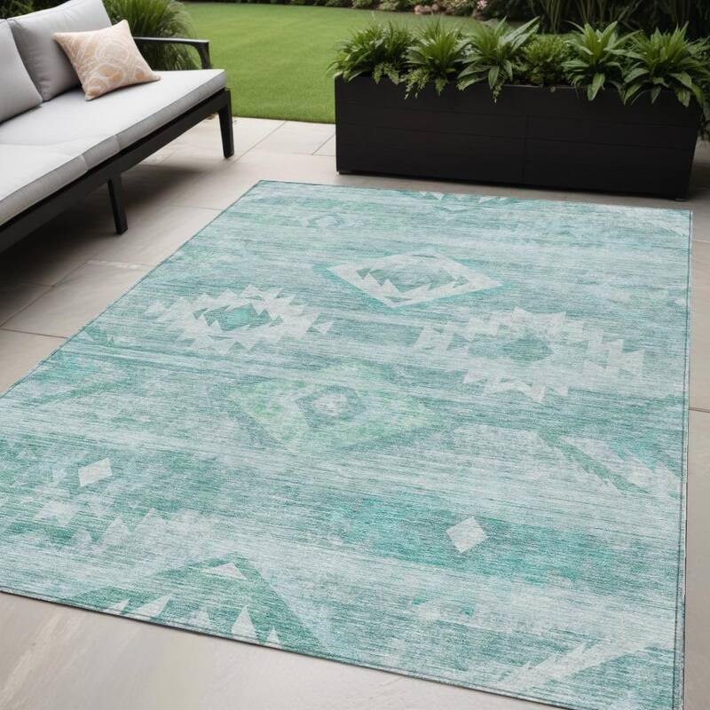 HomeRoots Southwestern Transitional Rectangle Outdoor Rug - 5' X 8'