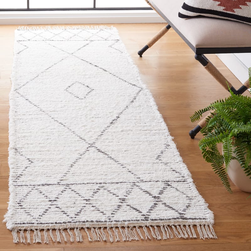 SAFAVIEH Handmade Casablanca Uljana Boho Cotton Fringe Rug