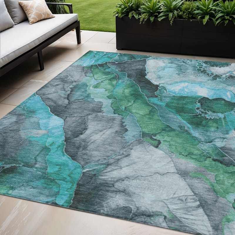 HomeRoots Floral Transitional Rectangle Outdoor Rug - 5' X 8'