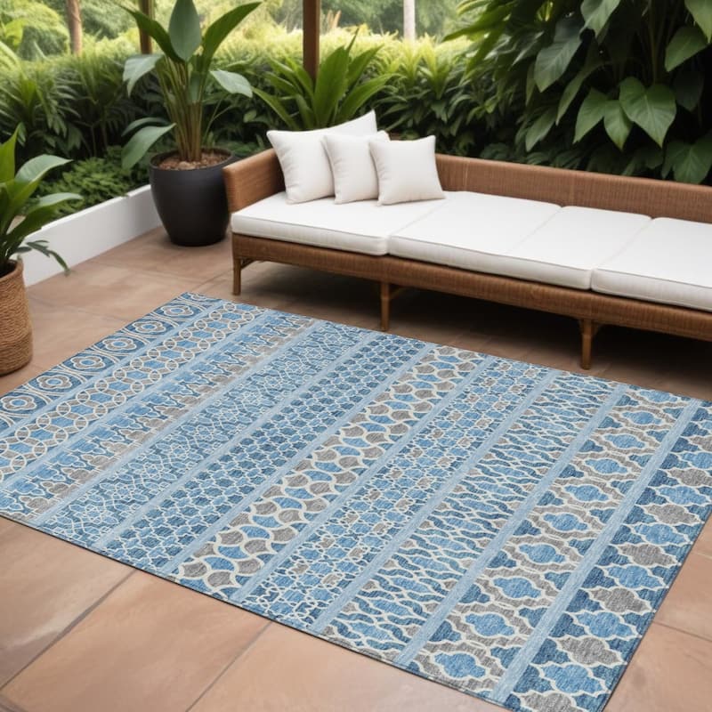 HomeRoots Quatrefoil Transitional Rectangle Outdoor Rug - 9' X 12'