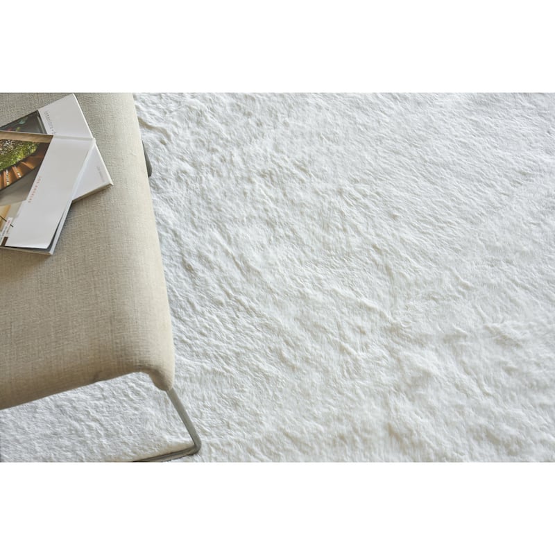 EXQUISITE RUGS Hand-stitched Polyacrylic Ivory Area Rug.