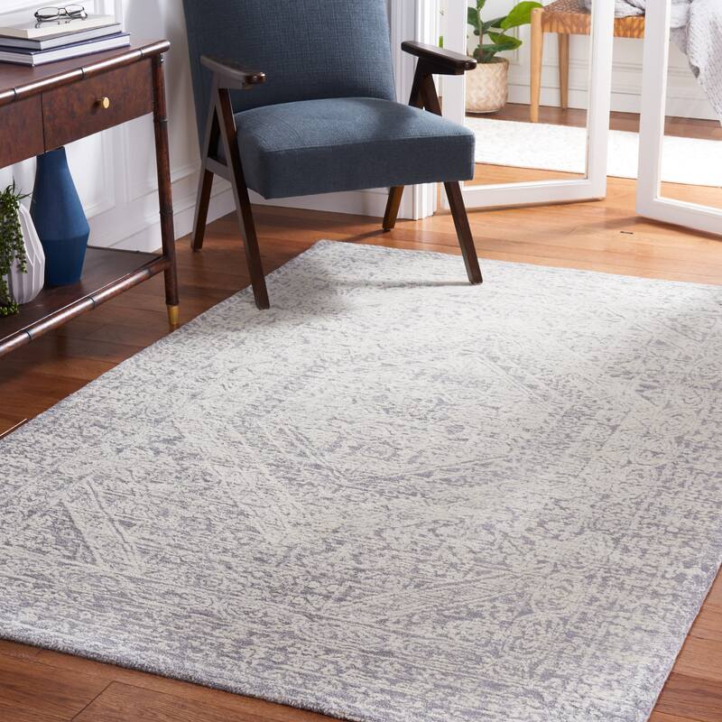 SAFAVIEH Handmade Metro Susie French Country Wool Rug - 5' x 8' - Grey/Ivory