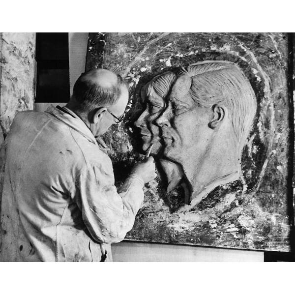 Shop Sculptor Changing The Head Of A Statue Of The Abdicated King