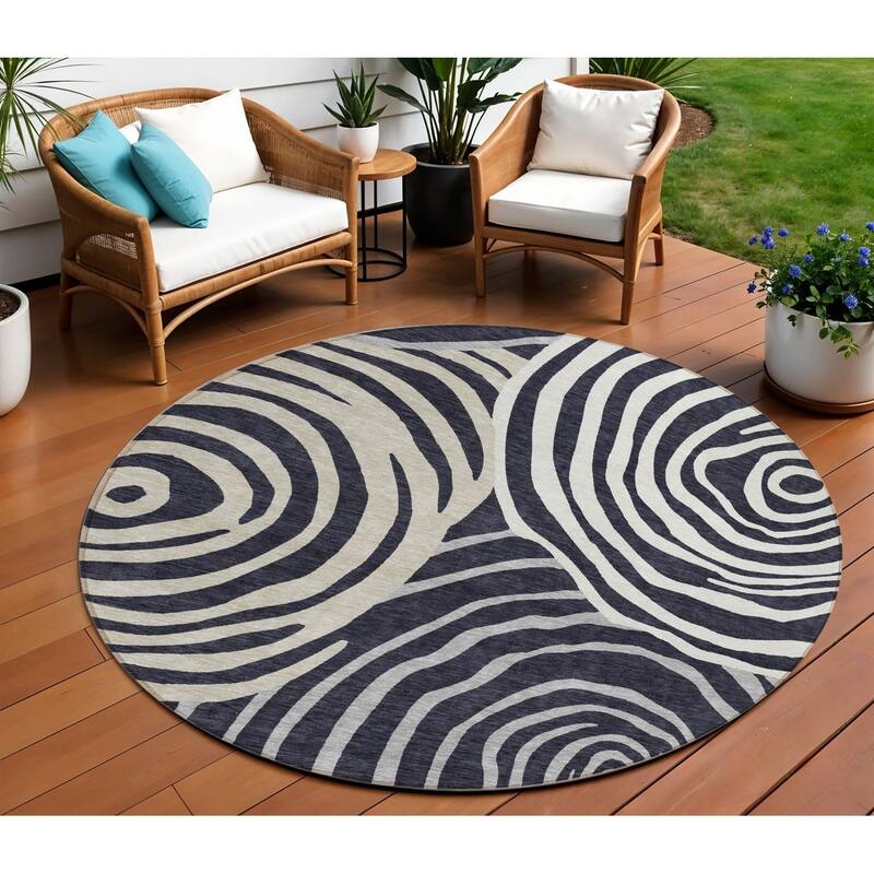HomeRoots Abstract Transitional Rectangle Outdoor Rug - 8' Round