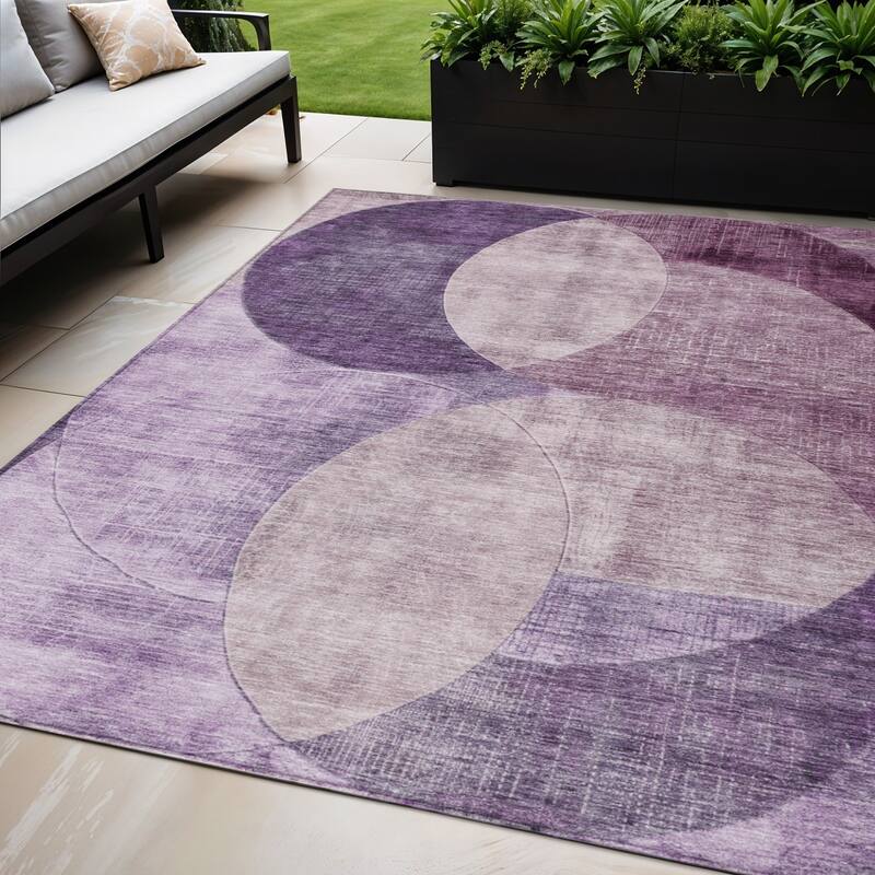 HomeRoots Geometric Transitional Rectangle Outdoor Rug - 5' X 8'