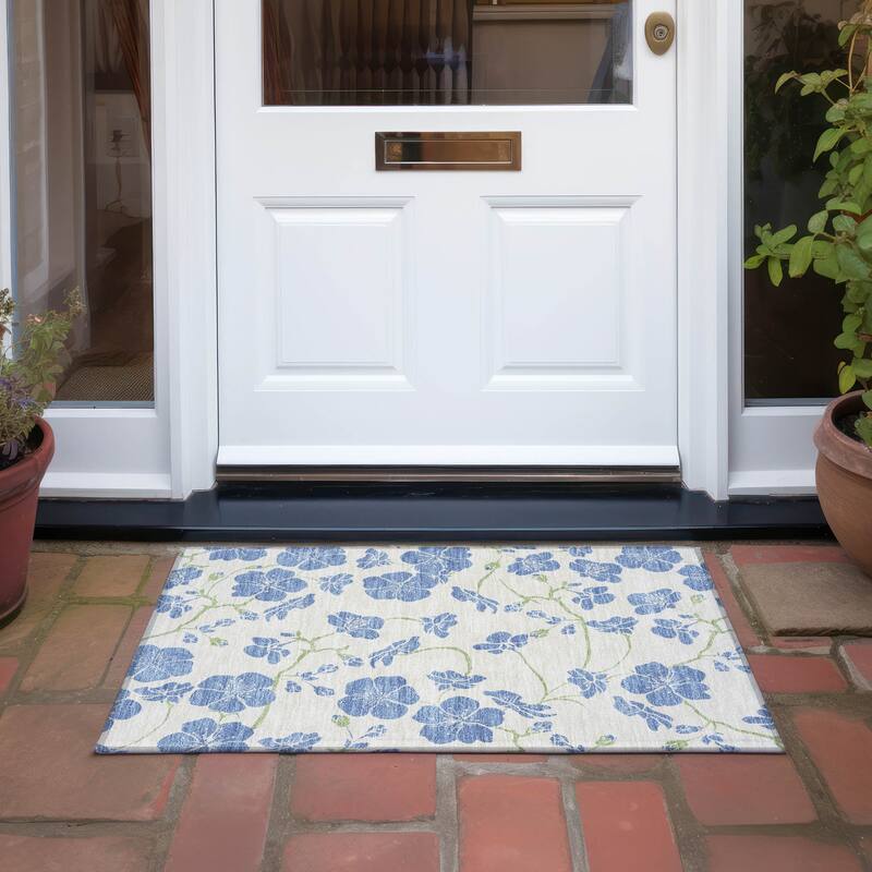Machine Washable Indoor/ Outdoor Floral Zen Chantille Rug