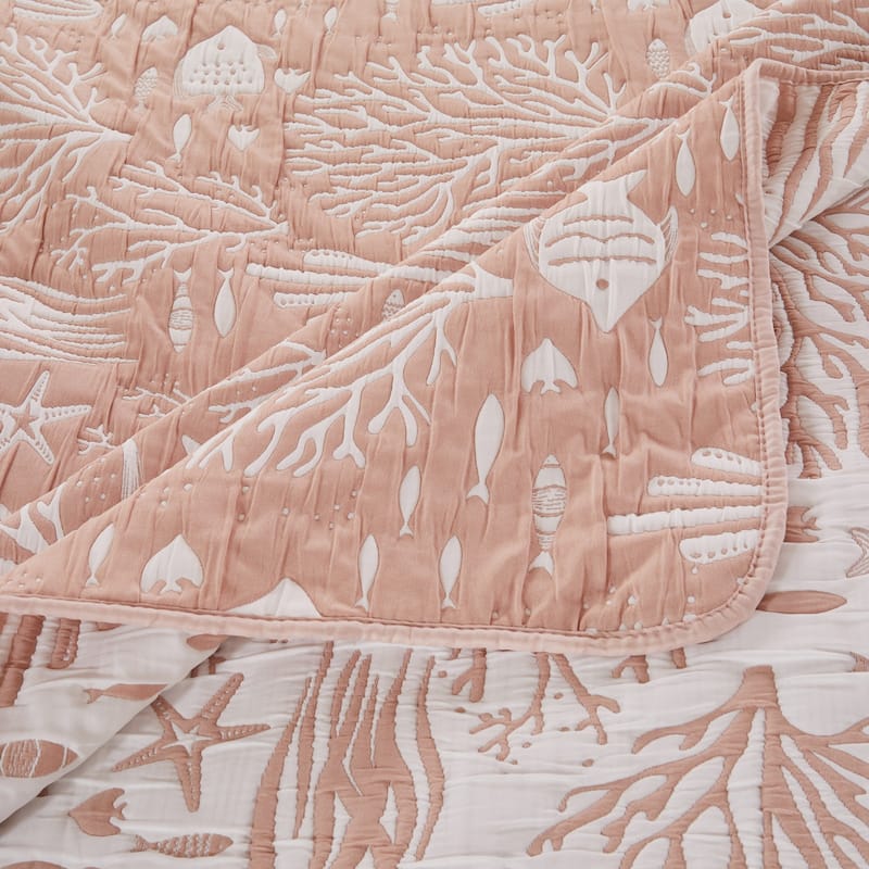 Greenland Home Coastal Paradise Reversible Matelasse Coverlet Set
