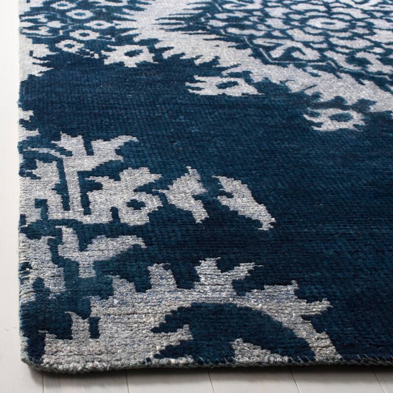 SAFAVIEH Hand-knotted Stone Wash Theddy Modern Wool Rug