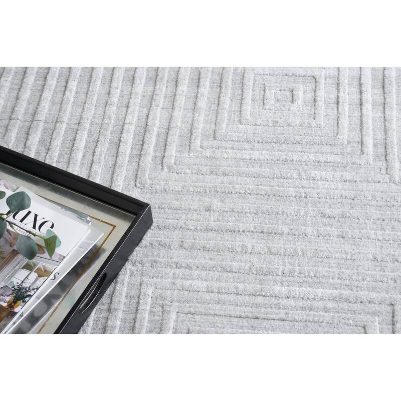 Exquisite Rugs Castelli Handmade Handloomed Bamboo Silk/New Zealand Wool Light Silver Area Rug.