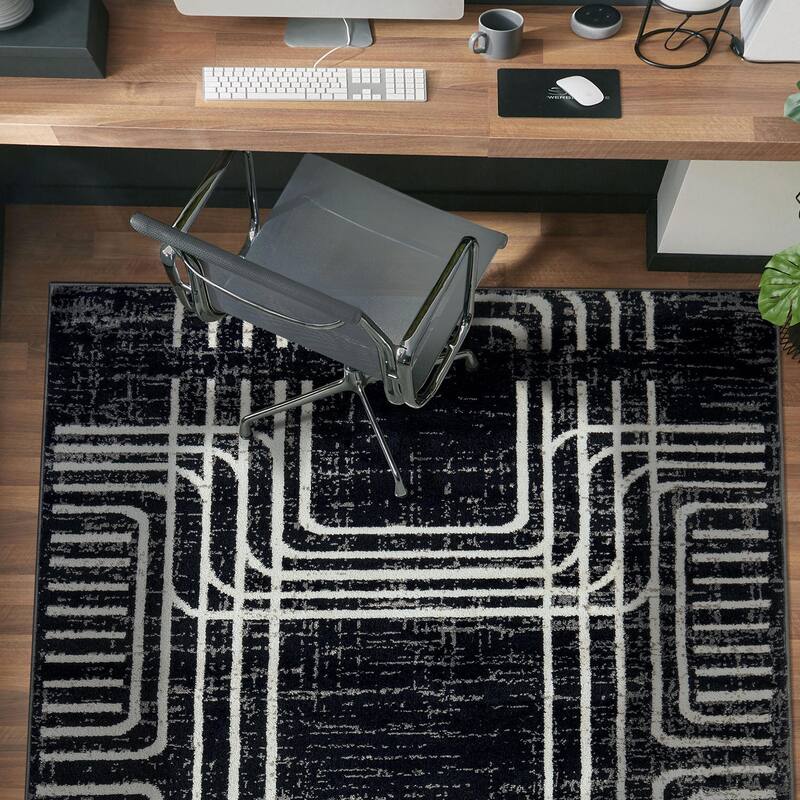 Geometric Bohemian Area Rug - 4' x 6'