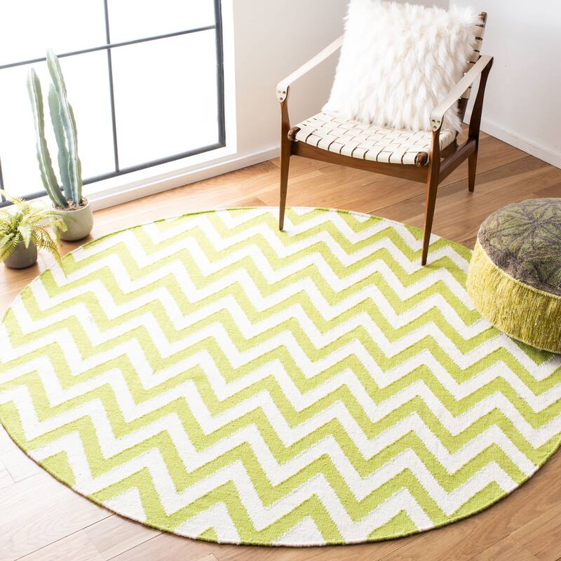 SAFAVIEH Handmade Flatweave Dhurries Naira Modern Wool Rug - 6' Round - Green/Ivory