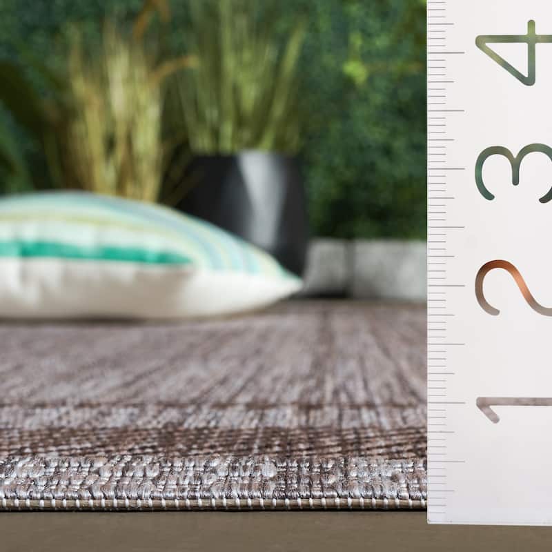 SAFAVIEH Courtyard Shpresa Indoor/ Outdoor Waterproof Patio Backyard Rug