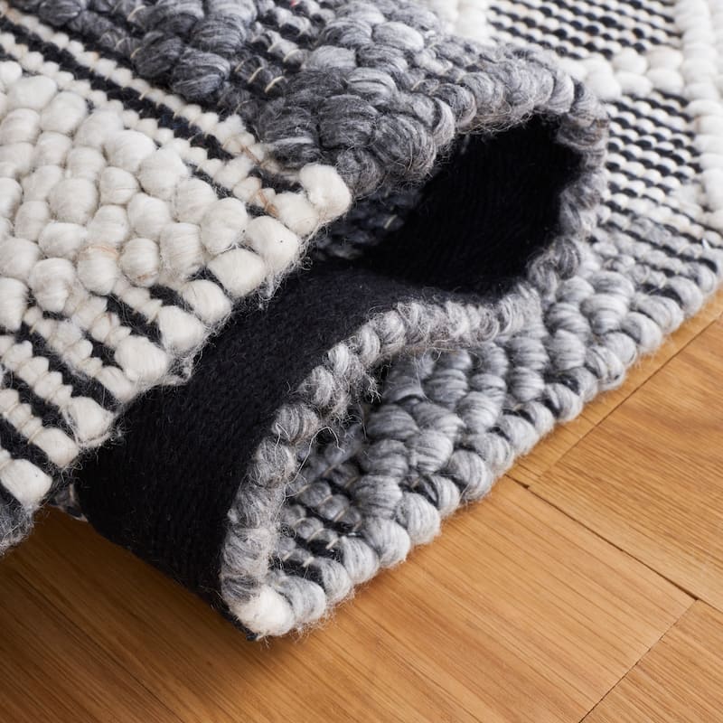 SAFAVIEH Handmade Natura Bilyana Wool Braided Tassel Rug