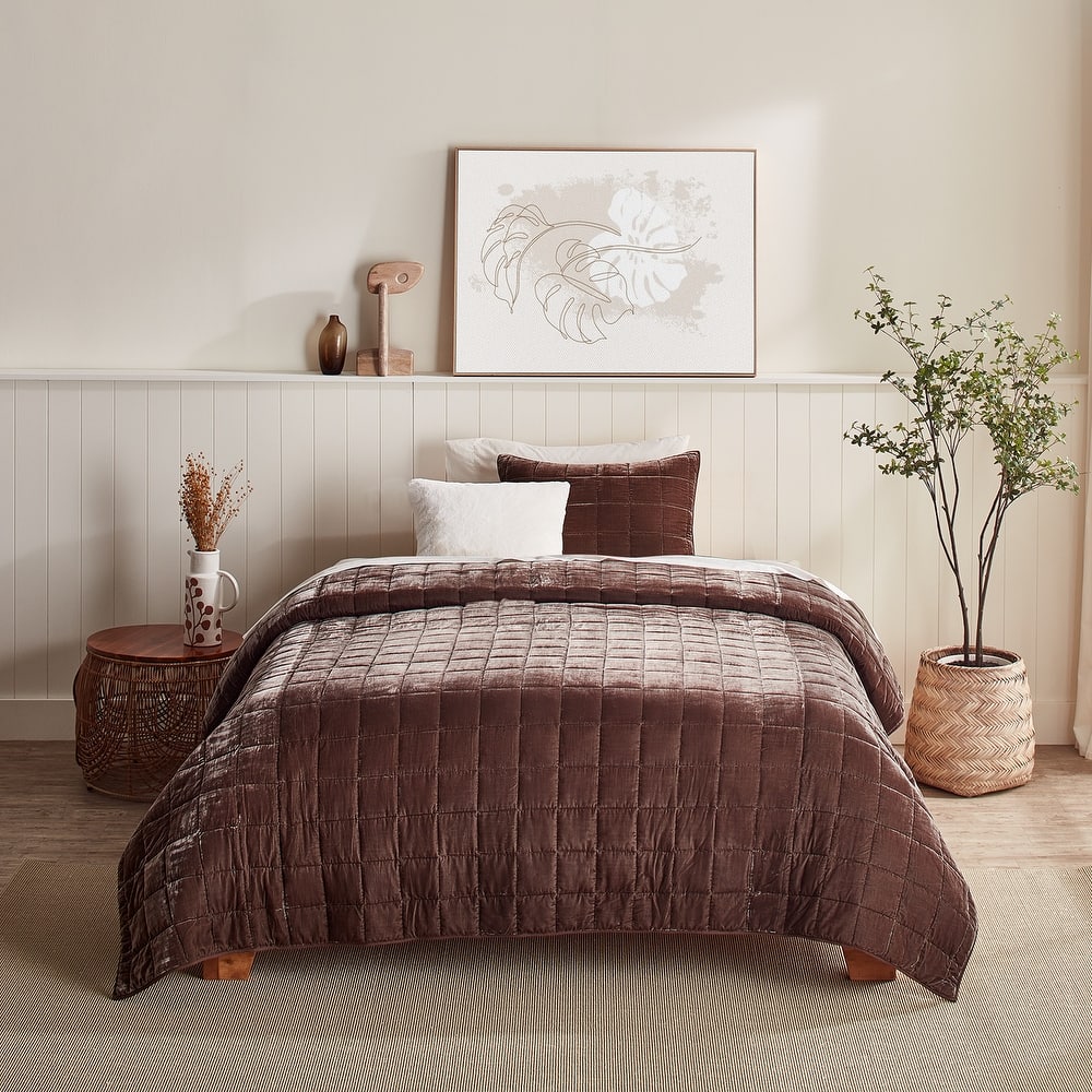 Splendid Maddie Soft Velvet Feel 3-Piece Quilt Set