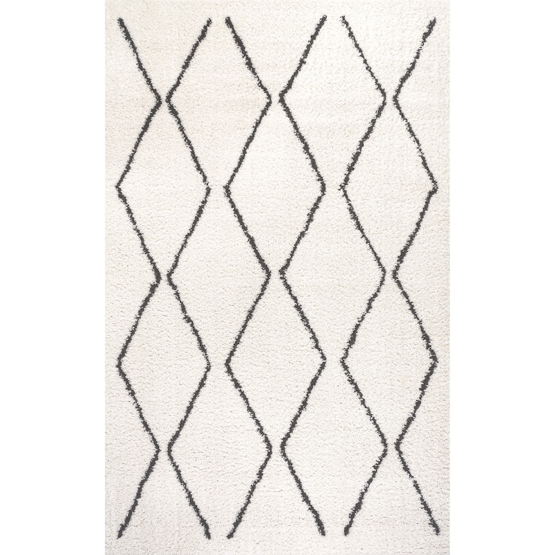 JONATHAN Y Petra Moroccan Diamond Shag Area Rug - 5 X 8 - White/Black