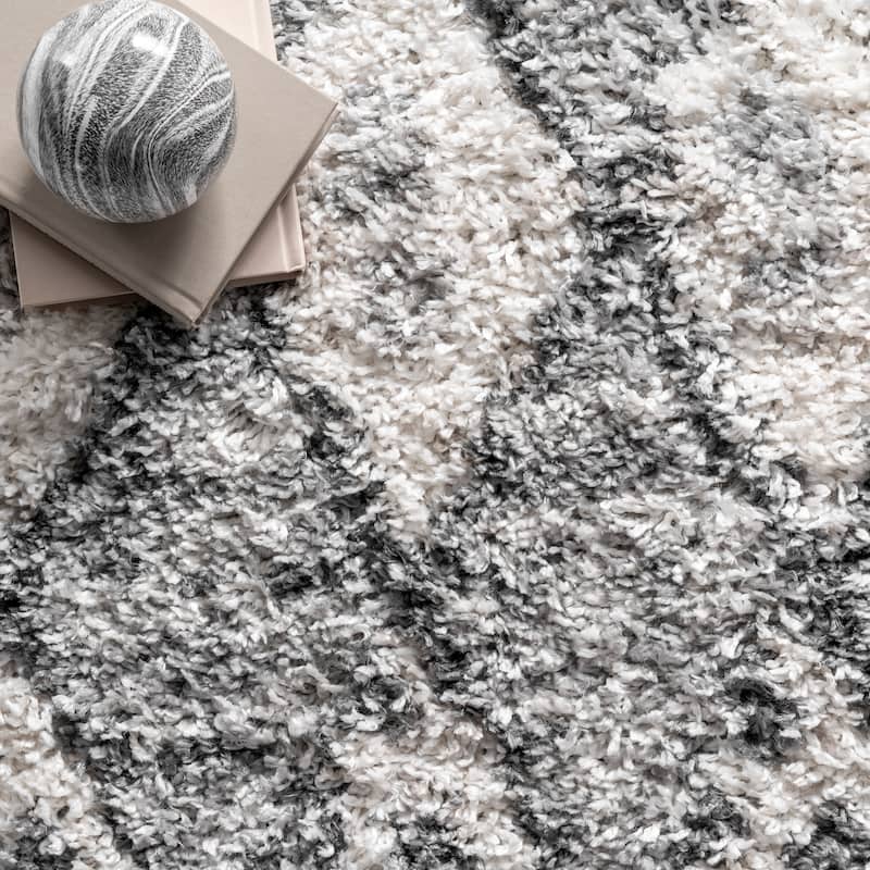 Nuloom Yani Soft & Cozy Diamond Shag Tassel Area Rug