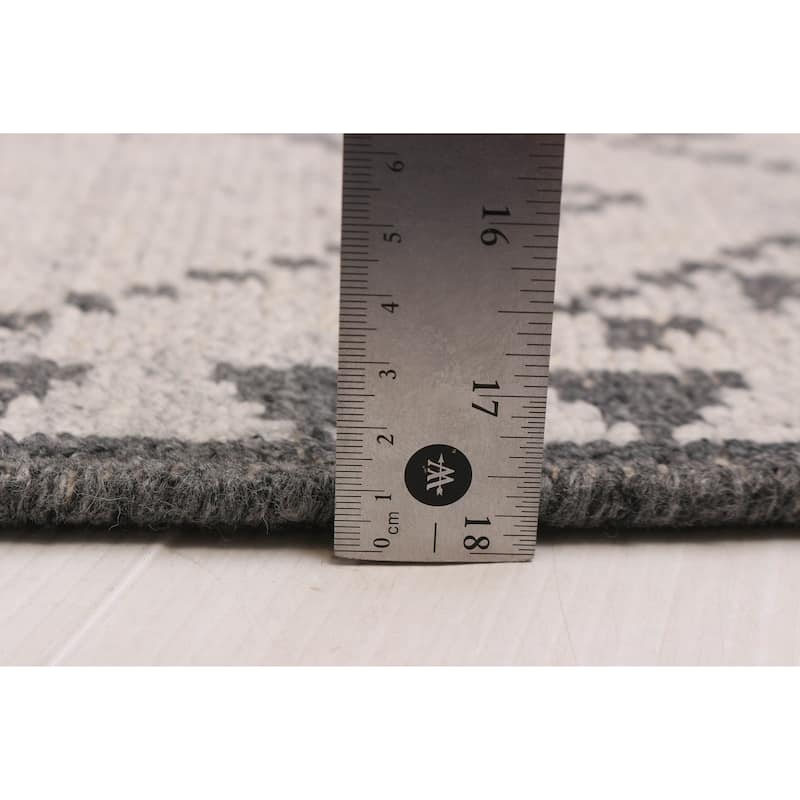 ECARPETGALLERY Hand-knotted Tangier Light Grey Silk Rug - 5'6 x 7'10