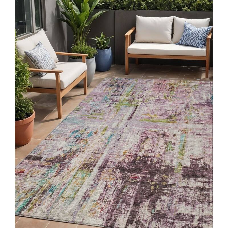 HomeRoots Abstract Transitional Rectangle Outdoor Rug - 5' X 8'