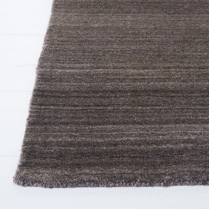 SAFAVIEH Handmade Himalaya Jessika Modern Wool Rug