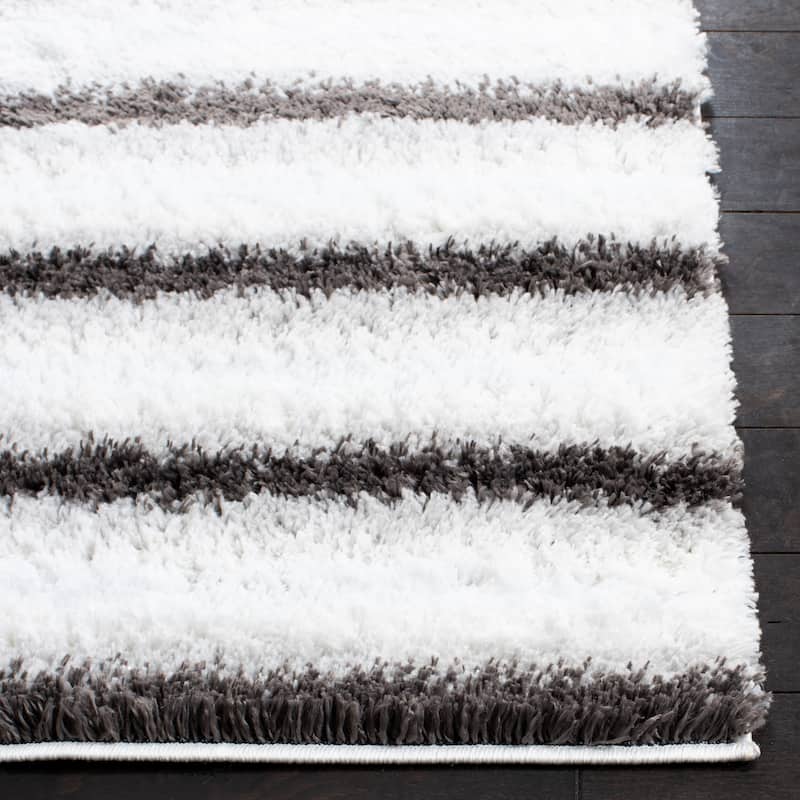 SAFAVIEH Berber Shag Izabela Stripe 1.25-inch Thick Rug - 7' x 7' Square - Ivory/Grey