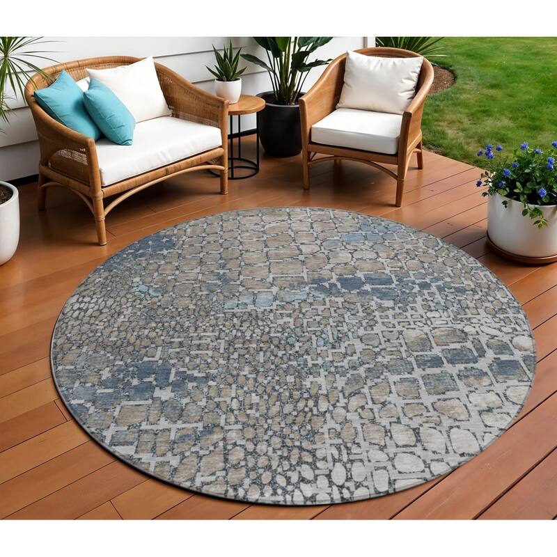 HomeRoots Abstract Transitional Rectangle Outdoor Rug - 8' Round