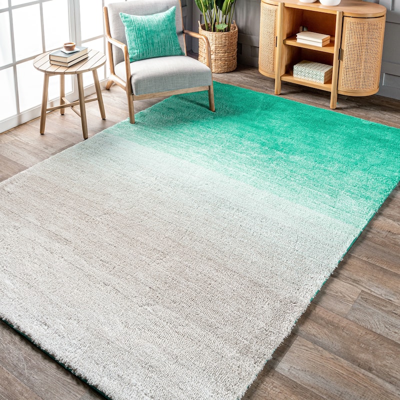 Nuloom Handmade Soft and Plush Ombre Shag Rug