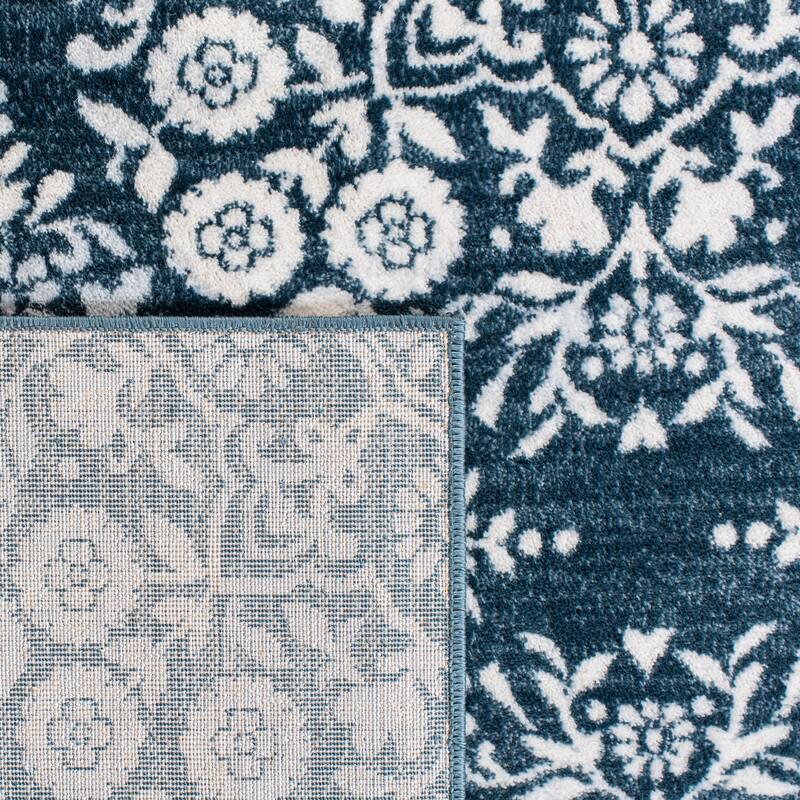SAFAVIEH Isabella Eriona Traditional Rug