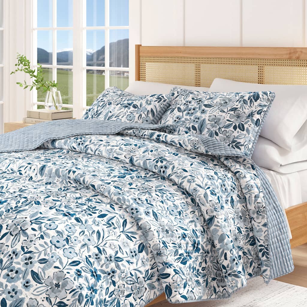 Linery & Co. Coastal Floral Bloom Quilt Set with Shams