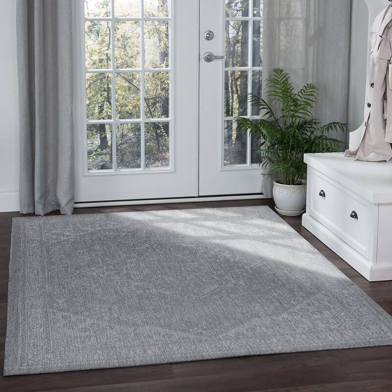 Colonnade Traditional Medallion Indoor/Outdoor Area Rug