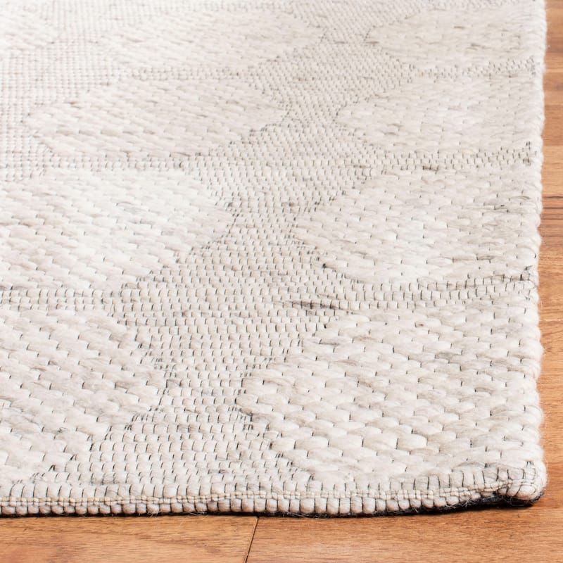 SAFAVIEH Handmade Marbella Basilisa Wool Rug