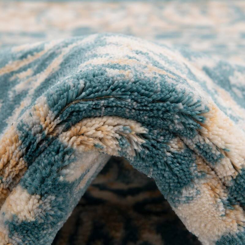 Traditional Hadeya Collection Area Rug