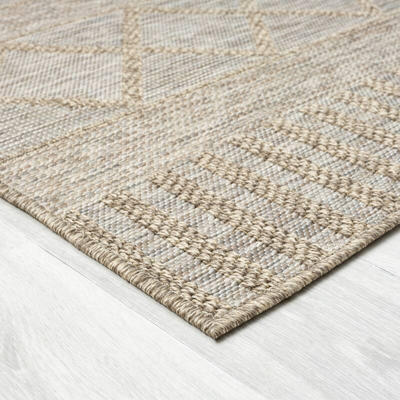Sevita Tan/Brown Contemporary Diamond Indoor Outdoor Area Rug