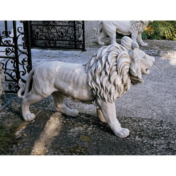Design Toscano Regal Lion Sentinel of Grisham Manor Statue: Right Foot Forward