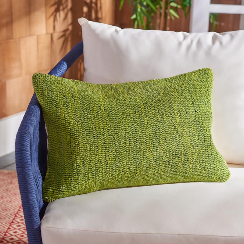 SAFAVIEH Soleil Besa Indoor/ Outdoor 12-inch x 20-inch Throw Pillow (Set of 2) - 1'W x 1'8"L - Tropical Green